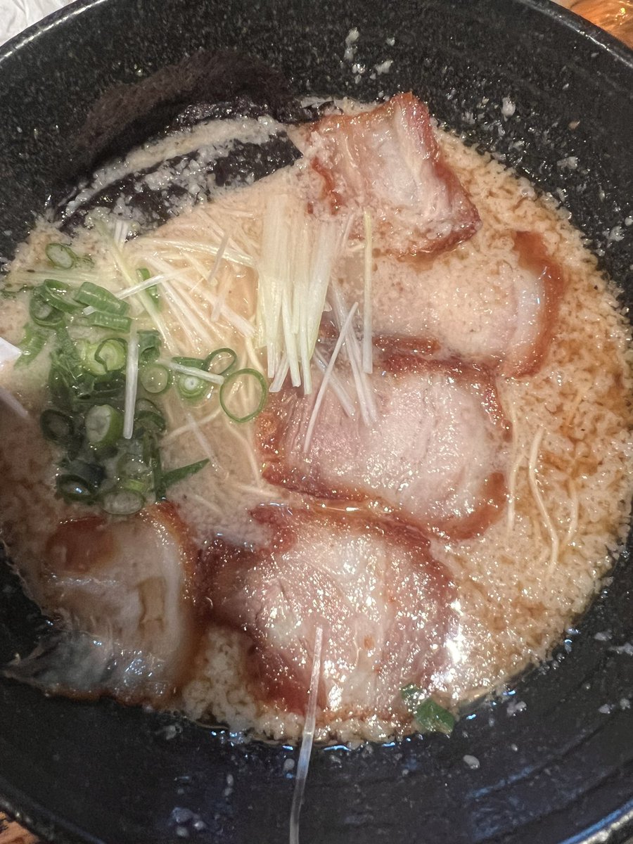 6年ぶりのミナミ上陸という事で
めちゃくちゃ美味しかった記憶がある、
ほんまに大好きで酔ったらここのラーメンしか語らないレベルで話してた。
龍鳳に行って来ました！

感想は元彼って感じ。。。。