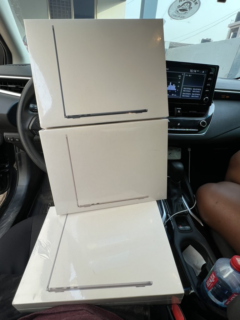 sja_electronics's tweet image. MacBook catalogue 

2021 Pro 14-inch M1 Pro chip 16/512gb GH₵ 22,699

2022 Air 13-inch M2 chip 8/256gb GH₵ 15,299

2022 Air 13-inch M2 chip 8/512gb GH₵ 15,999

2022 Pro 13-inch M2 chip 8/256gb GH₵ 15,499

☎️055-328-9132