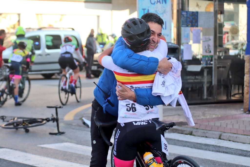 RFECiclismo's tweet photo. #CopaEspañaFemCofidis | ¡Paula Ostiz del Ermitagaña se hace con el triunfo! 🥇
🥈 Leyre Almena (Teika)
🥉 Lidia Castro (Río Miera)

➡️ La corredora navarra consigue el triunfo tras un apretado sprint

@ciclistacofidis 
@fcciclismo https://t.co/kQTPx4M681
