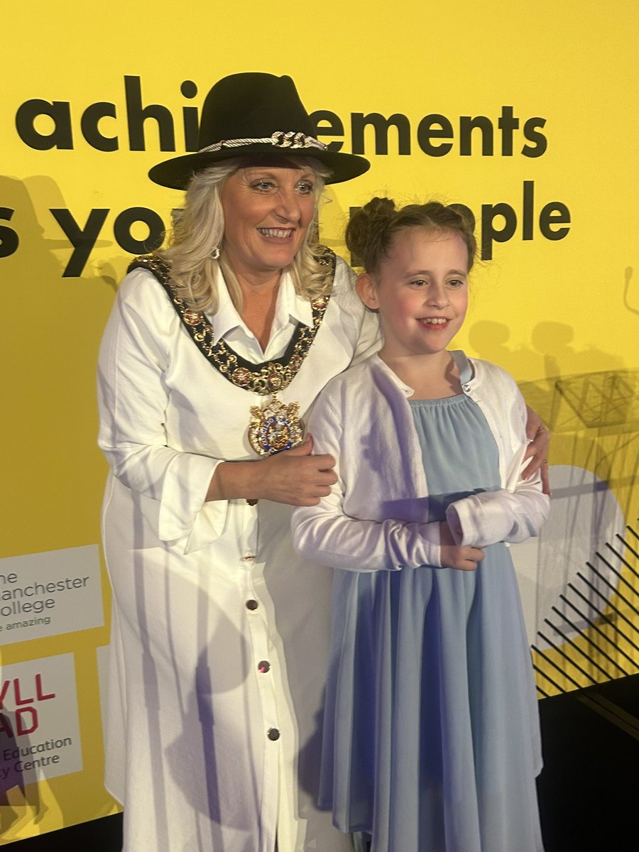 rach111000's tweet photo. @donnaludford #YBA23 the highlight of Summers night was Definitely meeting you 😆🫶🏻 7 years old and a finalist at the youth buzz awards that are for 11-17 year olds 😂😂💙 #foodbankwarrior #communitychamp #Summersmission https://t.co/PCoFSdnjJH