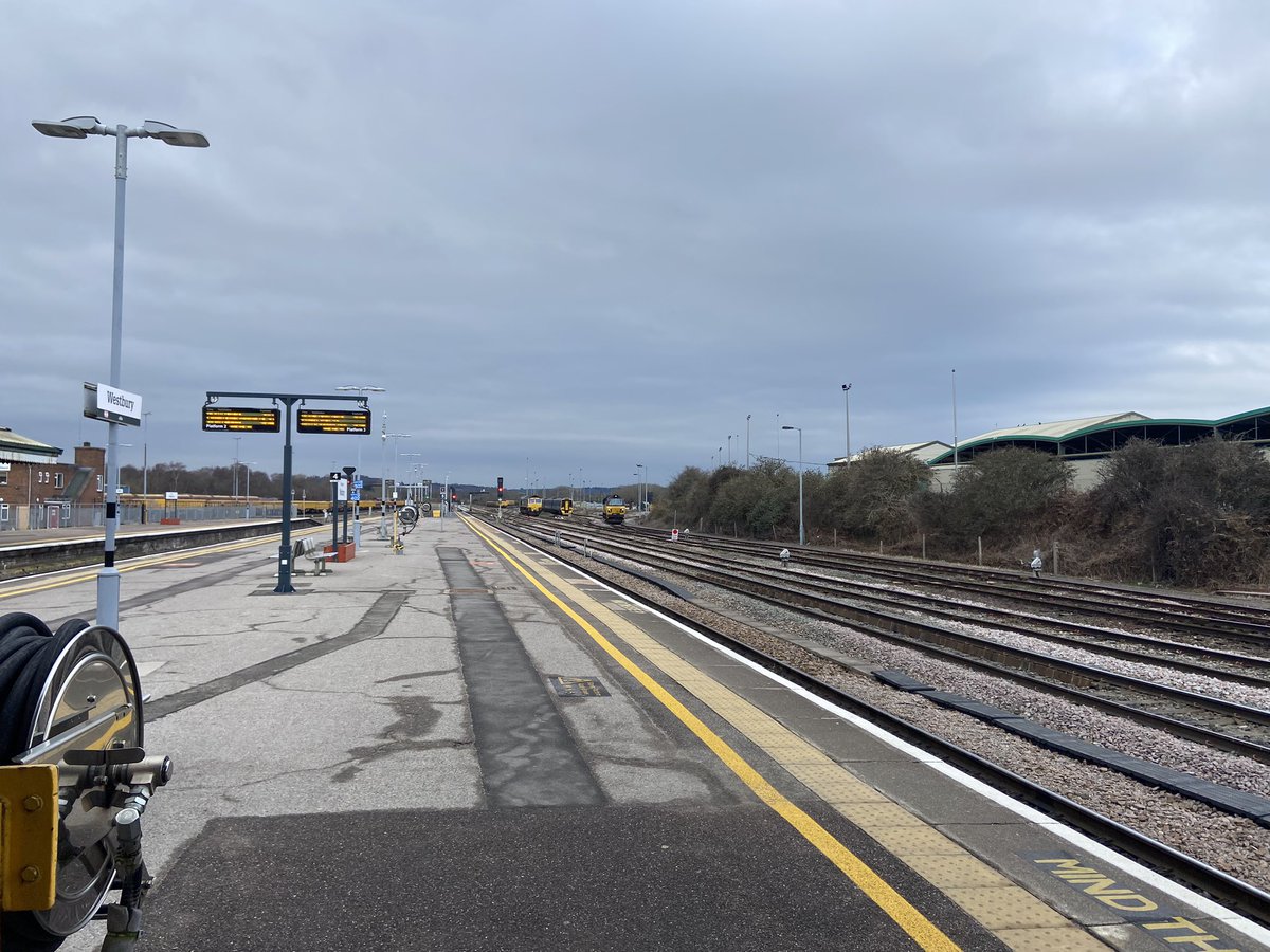 ThomasIsherwoo2's tweet image. After just under a year, today marks my final day of being part of #DispatchersOfTwitter! It’s been a great job with many laughs and many challenges, along with meeting loads of great people! I’ve got 4 rest days after today and then my journey starts as a #ConductorsOfTwitter!