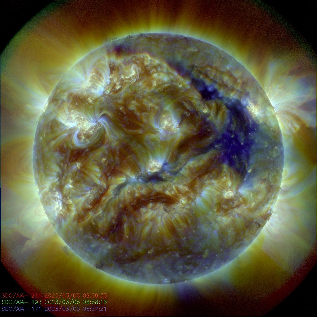 estelsiplanetes's tweet photo. El Sol, aquest matí, fotografiat per l'observatori espacial SDO de la NASA.
Avancem cap a un màxim de l'activitat del Sol (2025) i la cosa és que l'estel que ens dóna la vida també ens la pot complicar molt, en un món tan tecnificat com l'actual.
Què pot passar?
Obro fil...👇 https://t.co/APsfXvxcz0