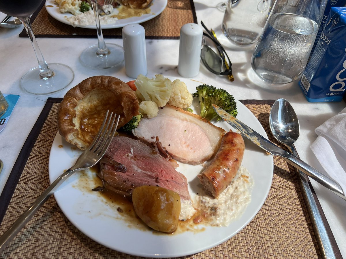 MalayaSingapore's tweet photo. #SundayBrunch at the #BritishClub 🇬🇧 in #Bangkok 🇹🇭, how civilised 😊
What’s on the menu, pork crackling, lamb, chicken and beef roast with #YorkshirePudding #RoastPotatoes, broccoli, carrots & cauliflower.
It almost makes you homesick 🤔
Yes, we miss #England even now 😪
#Sunday https://t.co/svYKQ0Jo6X