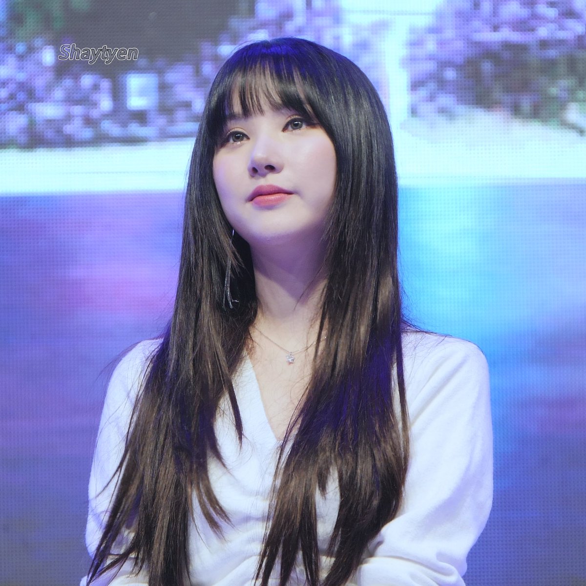 EunaUna's tweet image. ㅤ

/tersenyum sambil menngarahkan mic kedepan bibir;melihat kearah cue card yang ada ditangan/

"Yup betul sekali, dan tentu saja kami tak lupa mengucapkan terima kasih banyak kepada para sponsor yaitu @KINGHOSPITALRP @TheJJHGANK
@TAMANBINTANGG @gencorps."

#AHHANEOVALS

ㅤ