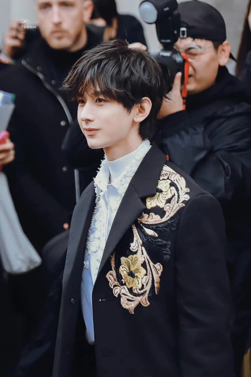 cydrr1's tweet photo. 真好看啊我的小王子…开心 
paris fashion week @Lanvin
CHENGYI FOR LANVIN
#ChengYixLanvinFW23 https://t.co/vIoabcM8JO