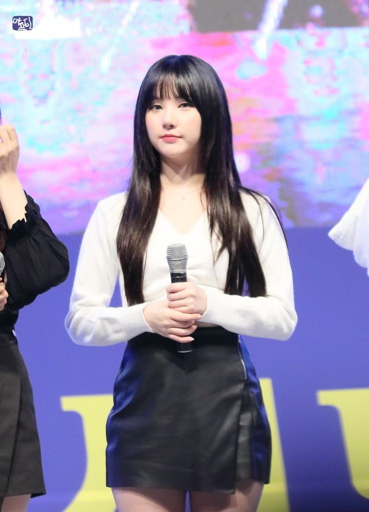 @aigustdi <a href="/cowllab/">NEOVALS, cek📌</a> ㅤ

"Sekarang mari kita dengarkan sambutan dari perwakilan NEOTION dan juga perwakilan dari VALSIRE untuk sambutan. Kepada Tuan Tanzel selaku perwakilan dari NEOTION dipersilahkan untuk memberikan sambutannya terlebih dahulu."

/memberikan mic kepada Tuan Tazel/

ㅤ