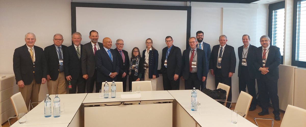 Exciting things are happening at the ECR! 🤩 

Last Friday, the Multilateral ACR/ESR/RSNA/RANZCR meeting on collaboration concerning the use of AI in radiology took place, bringing together leaders from all four societies to shape the future of the field. 

#ECR2023 #AIinRad