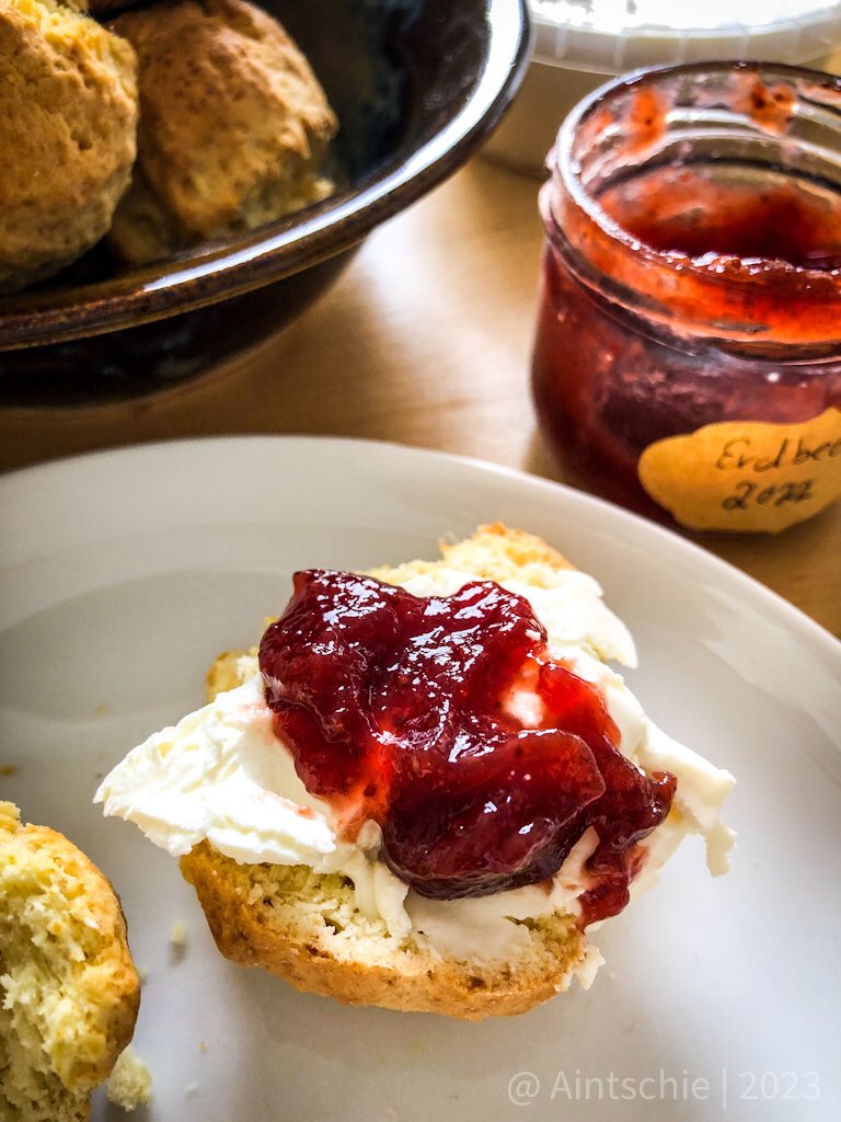 Good morning! Scones with #clottedcream for breakfast 😋
