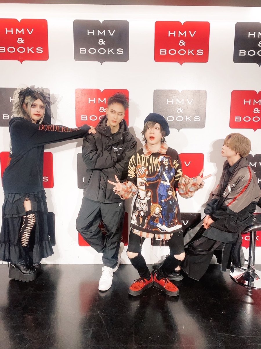 hmvbooks_hakata's tweet photo. 【#THEMADNA】

＼　初福岡！　／

3rdシングル 「sweet dream」 発売記念インストアイベント終了致しました🙌ご来場、ありがとうございました🙇‍♂️

店頭には頂いたサインを掲出中！ニューシングルと併せて是非チェックしてください👀

#HMV博多_event https://t.co/jz3tkM7164