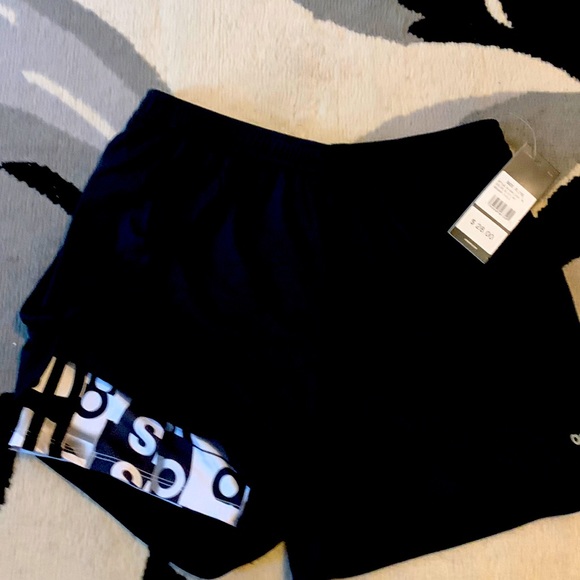 LovingTheColts's tweet photo. So good I had to share! Check out all the items I'm loving on @Poshmarkapp from @AndreaC30261339 @pastores_g #poshmark #fashion #style #shopmycloset #tradewindbay #adidas #hartschaffnermarx: https://t.co/gFum0QAiXW https://t.co/AG6MYm6TyF