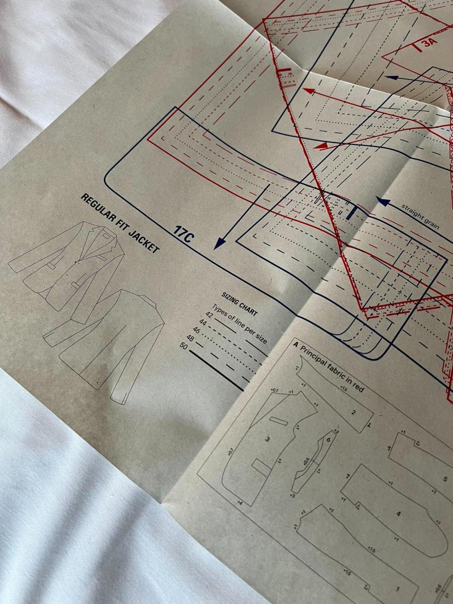 バレンシアガ　クチュール　糸型　招待状 パリコレ】バレンシアガから届いた招待状の中身はテーラードジャケット