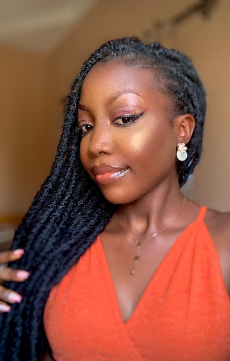 quincify_'s tweet photo. Hey Twitter
It's a beautiful Nigerian girl's birthday 😌❤ https://t.co/sOGWjBMJbF
