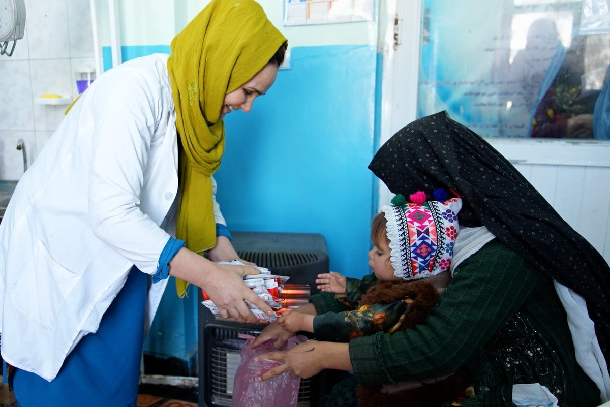 melgalvin01's tweet photo. With increasing restrictions on women’s movement across Afghanistan, mothers are often scared or uncertain about traveling with their children to the nutrition facilities. 

But @UNICEFAfg-supported nutrition counsellors and nurses are waiting to receive them when they do. https://t.co/saG85r6vSD