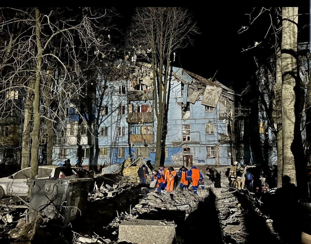 Вони скоюють злочини проти людяності, це Україна . він заплатить за все, що зробив.