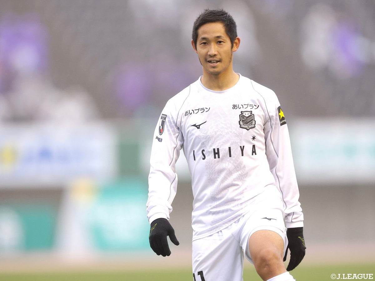 J_League's tweet photo. 🎂HAPPY BIRTHDAY🎂

本日3月6日は
北海道コンサドーレ札幌 
青木亮太 選手の27歳の誕生日です👏

青木選手、
おめでとうございます🎉

@consaofficial
@aaikoorty https://t.co/i6UsZUShKp