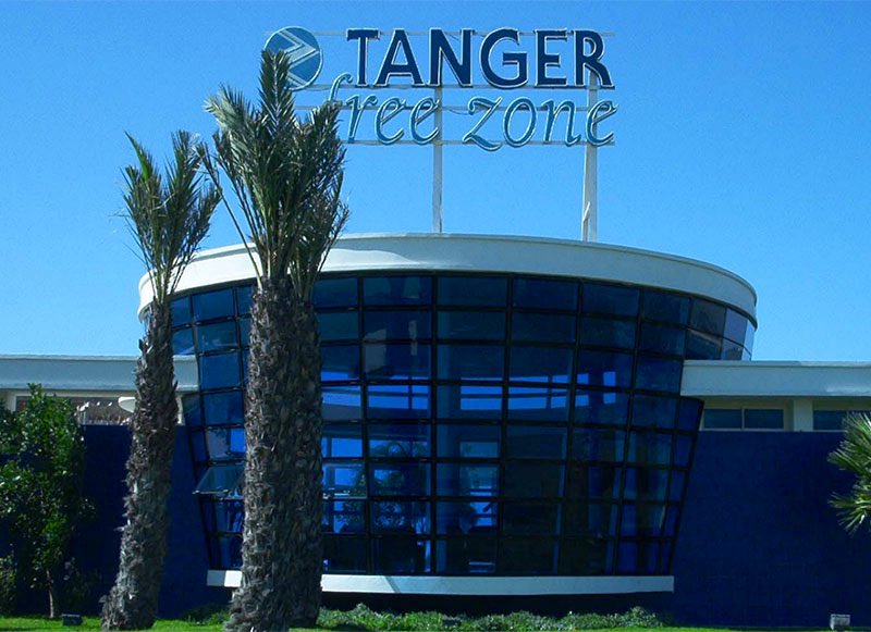 “#LASOTRAS. 
Además de las importantes medidas incentivadoras a escala nacional, la  Zona Franca de Tánger reúne otros grandes atractivos: localización geográfica, modelo de comercialización adaptado, oferta de servicios…
🛫Junto al aeropuerto Ibn Battouta.” 
(Via <a href="/SevillaZF/">Zona Franca Sevilla</a> ).