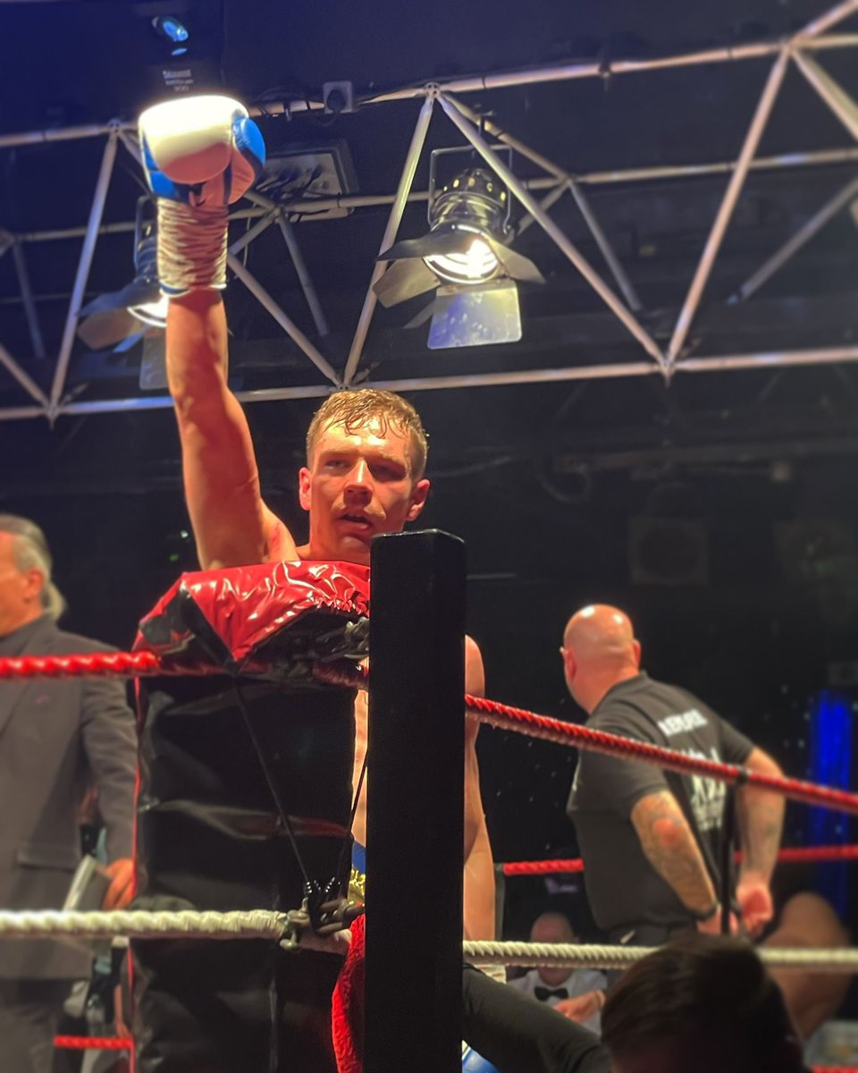 max_holden99's tweet photo. Good morning 🥊 https://t.co/zqqqzy9fDK