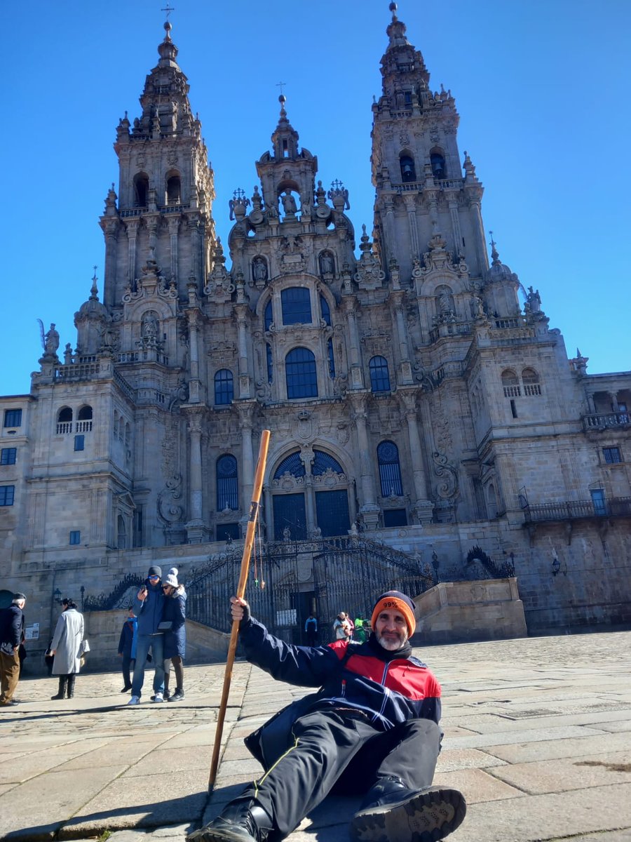 Pasajero siempre, tal y como reza mi estado de WhatsApp. Pasajero sí, pero afrontando "nuestro" camino. 

Así acabé el pasado jueves 2, después de haber caminado 170 kms durante cinco días.