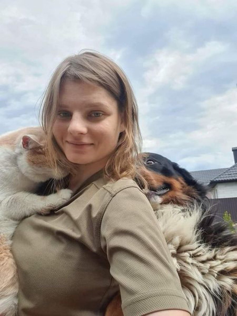 Forever 23… Volunteer, medic Yana was killed while evacuating injured soldiers near Bakhmut on March 3. RIP… Eternal Glory #StopRussia #StandWithUkraine