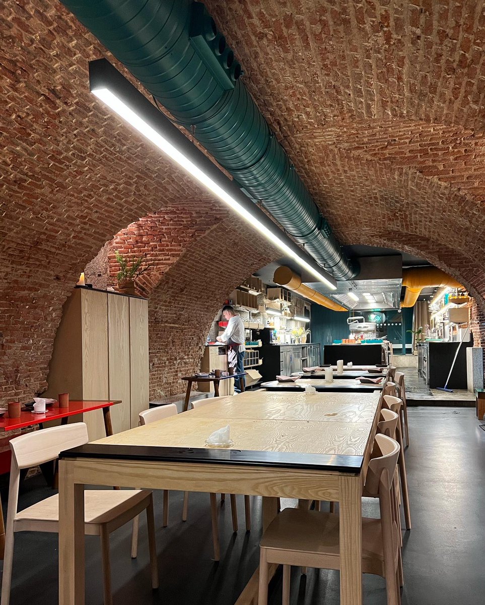 LaGastrolista's tweet photo. 𝐗𝐄𝐈𝐓𝐎! 𝟏𝟗'𝟐𝟎"
El excelente @ipuntodominguez , que cuenta con un restaurante ya consagrado en La Coruña (@NadoRestaurante ), ha transformado el concepto desde el anterior NaDo madrileño hacia @xeito1920 : ahora más informal pero con mucha cocina y elaboraciones por detrás https://t.co/bg2QoMKeOD