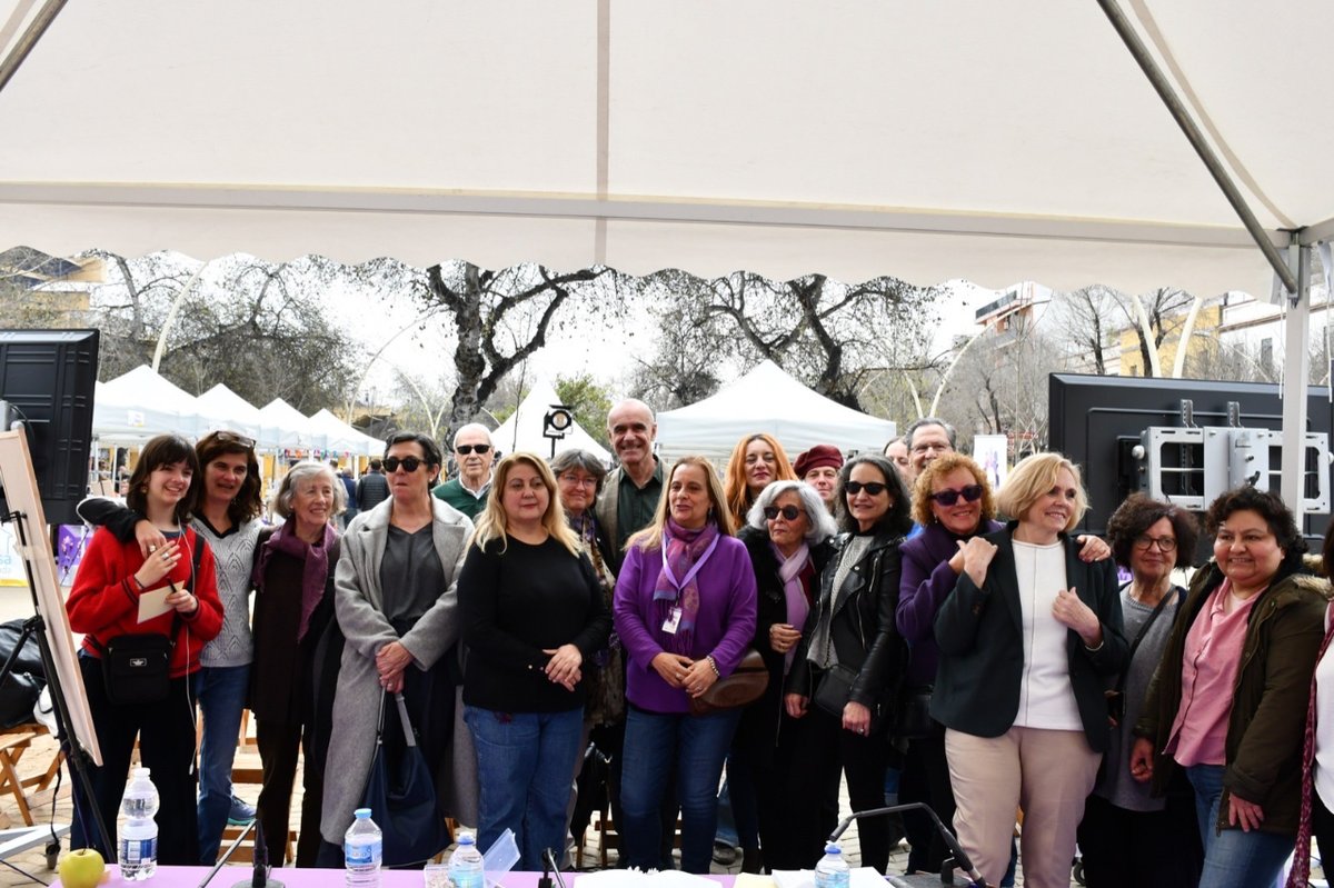 antoniomunozsev's tweet photo. 💜 Arranca la programación del #8MSevilla. Este fin de semana hemos celebrado en la Alameda de Hércules la II Feria del Libro Feminista, entre otras muchas actividades para todos los públicos.
 
Os invito a sumaros a esta ‘Ruta de la Igualdad’: https://t.co/09KwoLpm1X https://t.co/4i8p2h19vF