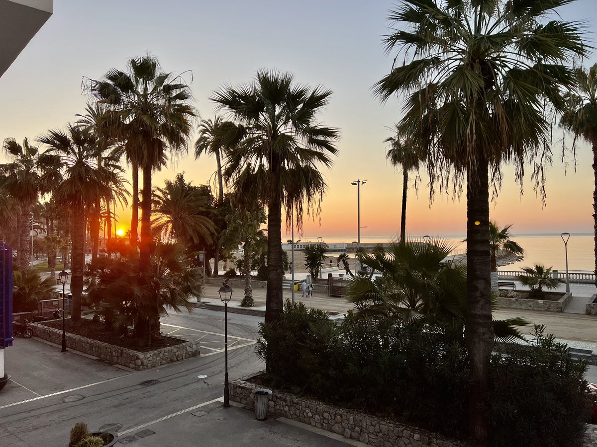 Bon día #Sitges @meteocat @MeteoBarrufet @ARAmeteo @meteorac1 @MeteoMauri @nestor_meteo @Cat_Meteo @aria_meteo @meteomaresme @AlfredRPico @TAIKOmeteo @gemmapuigf @TomasMolinaB @SoniaPapell @SergiLoras @eltempsTV3 @1967fct @efojea1 @javioru