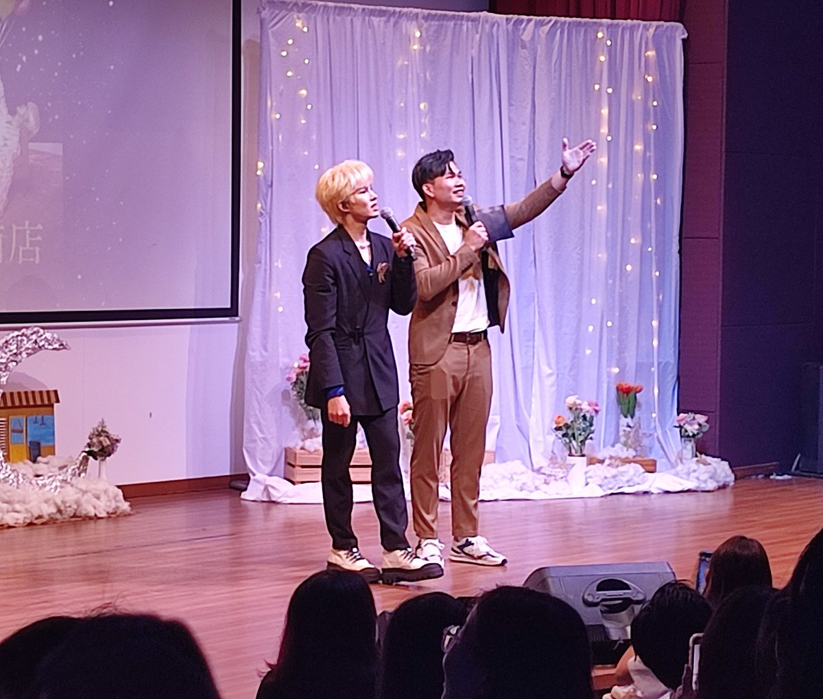 ghostiePhantom's tweet image. The press conference was PHENOMENAL 💙 It has been over 24hrs and my soul has still not fully return to my body 😂😂✨💙💖✨💙💖

#LiuJun #JunLiu #刘隽 #浮云商店