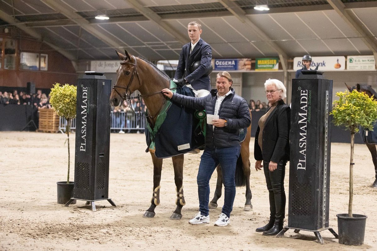 Gisteravond namens PlasmaMade B.V. De 1e prijs mogen uitreiken aan Wesely de Boer met Icarinda (v. Etoulon) op het prachtige Concours Paard Balkbrug😀

#plasmamade #vikicks #plasmafilter #Recirculatie #keuken #energiebesparen #cleanair #afzuigkap #luchtreiniger #PaardBalkbrug