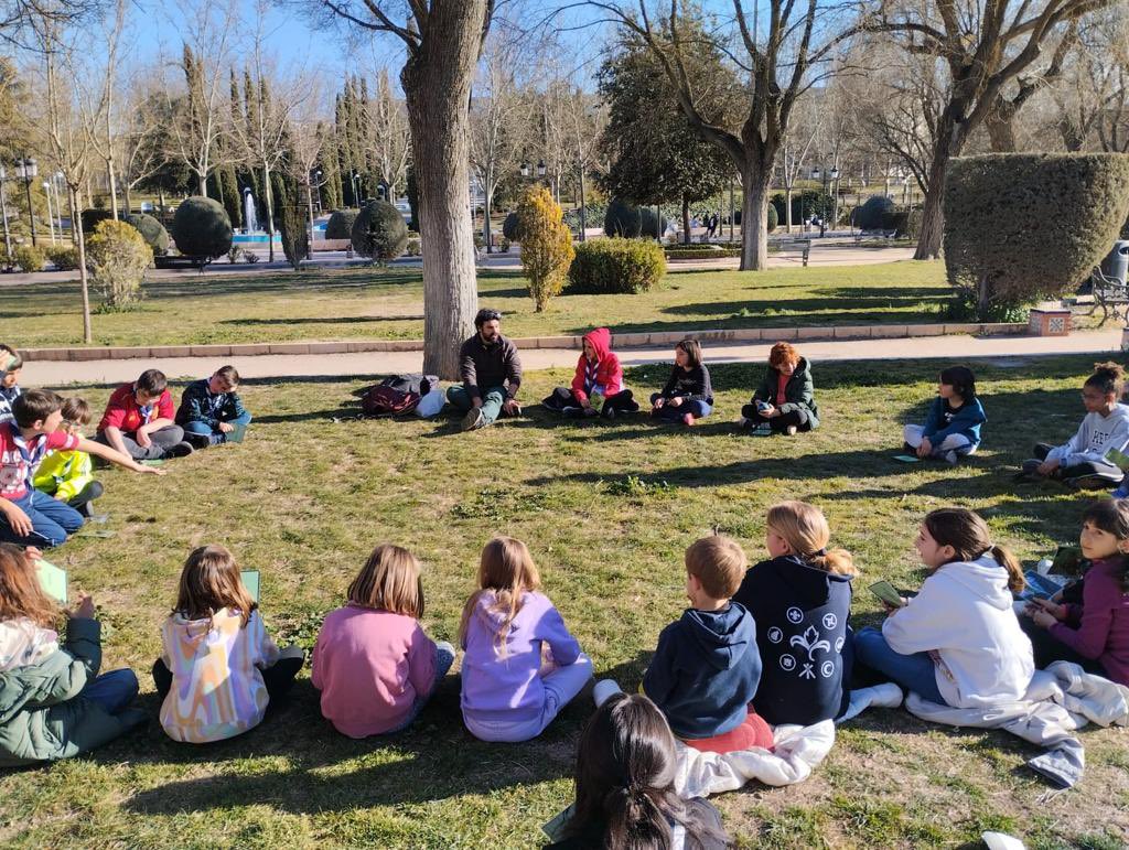 MedioAmbienteCR's tweet photo. ♻️ Ayer, junto al grupo scout Siles, disfrutamos de un taller sobre fauna en el parque de Gasset 👌🏻 Una gran iniciativa que nos hizo aprender mucho! #medioambiente https://t.co/TMWYI4XQeM
