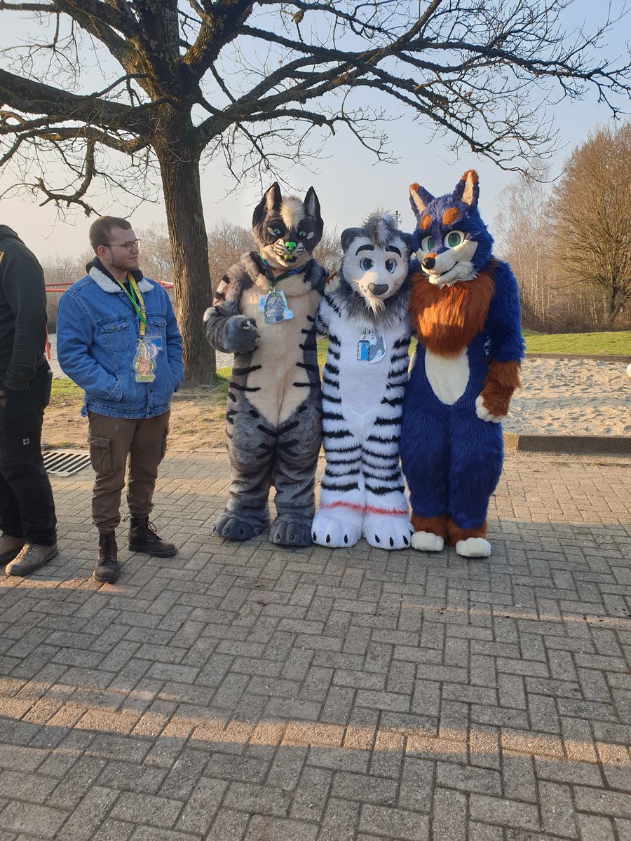 TheSmaugon's tweet photo. Es waren sehr schöne 4 Tage auf der #Schwarzwaldcon6 es hat sehr viel Spaß gemacht.
Danke an die Orgas der @schwarzwaldfurs https://t.co/B61VW56jO9