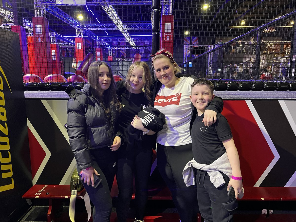 crystalcoe28's tweet photo. Auntie cuddles last forever…the world can be a rubbish place but always remember the little people need lots of cuddles, reassurance & to know Auntie Tink will always be there ♥️ #family #secondmum #ninjawarrior #auntiefunday https://t.co/gQYLHJsmmF