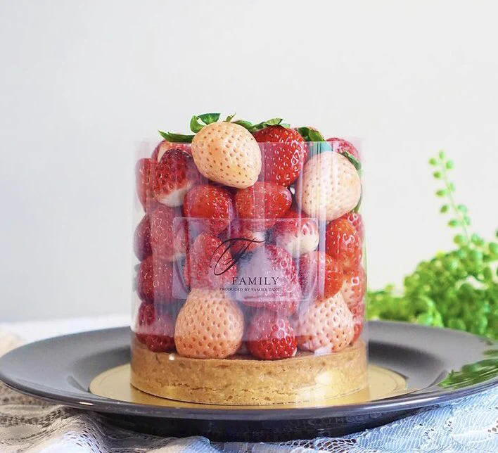 たっぷりいちごに惚れ惚れ！「ごろごろいちご」なタルトケーキ！