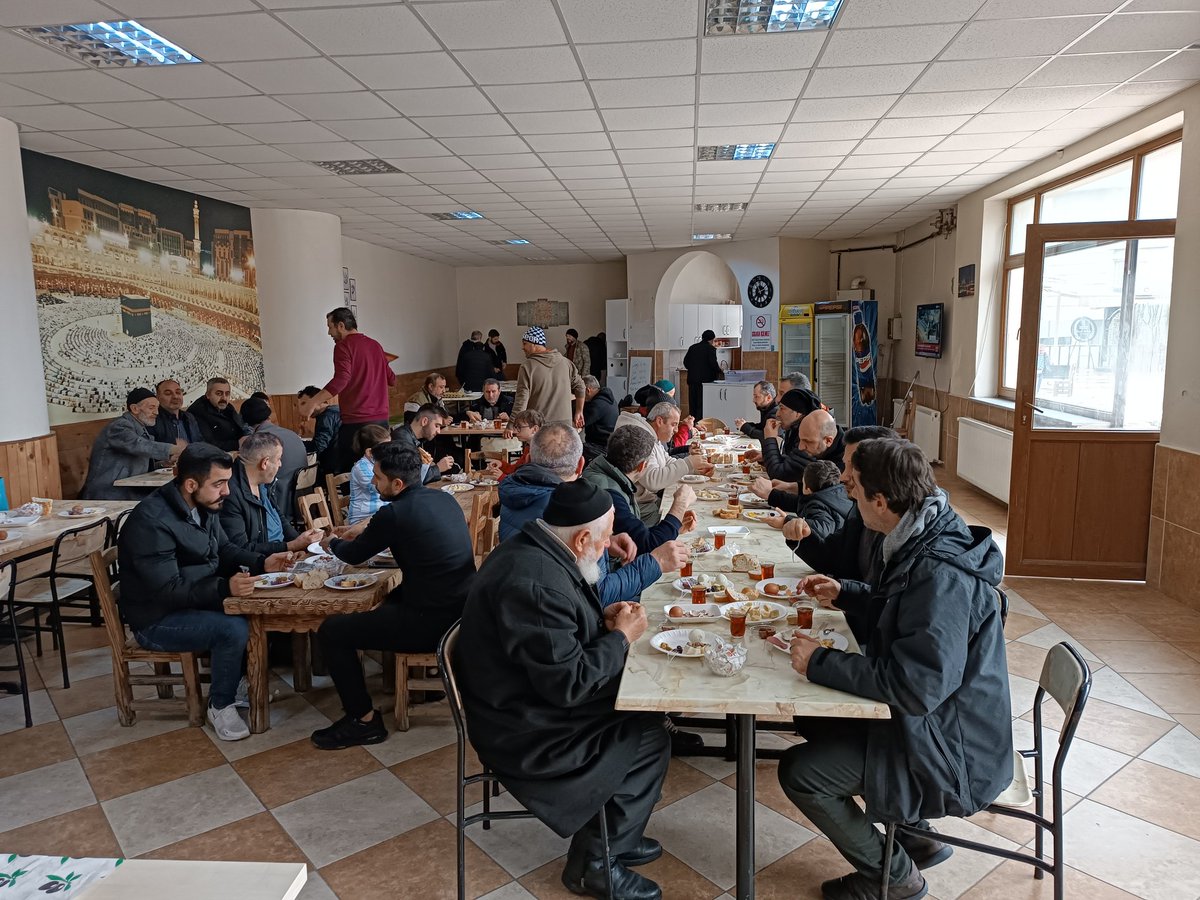 HalilTufanTR's tweet image. Ümraniye İnkılap mahallesi geleneksel kahvaltı programına katılım sağladık. 

Birlik ve beraberliğin getirdiği mutluluk ve huzuru, gelecek nesillere taşıma adına emek veren mahalle sakinleri ve emeği geçen herkese teşekkür ederim. 
#Ümraniye
#İnkılap