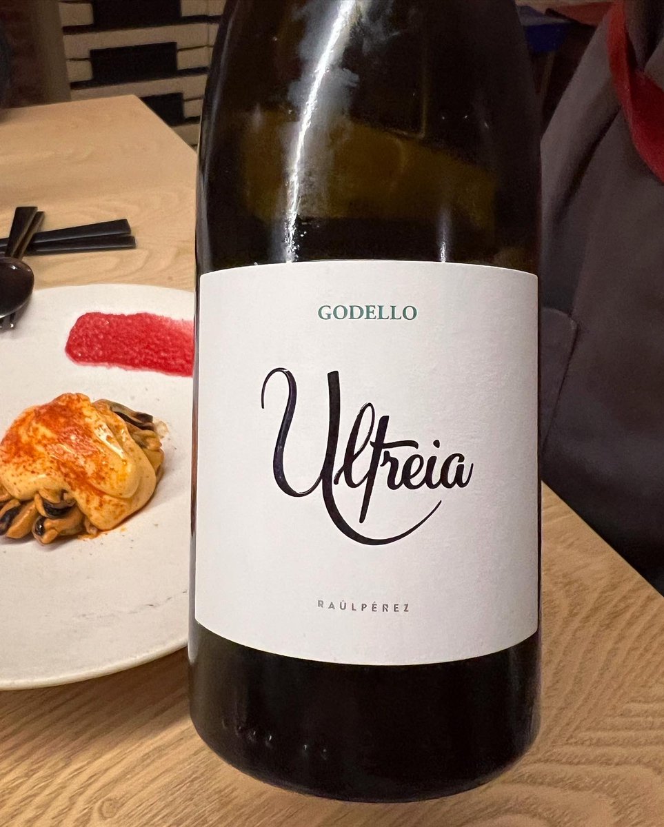 <a href="/xeito1920/">Xeito1920</a> está en un característico bajo abovedado de ladrillo visto
(antigua carbonera) en donde la cocina integrada en el comedor es lo primero que encuentras. En carta, aparentemente sencilla, prima el producto de temporada y unos platos de cocina casera gallega actualizada.