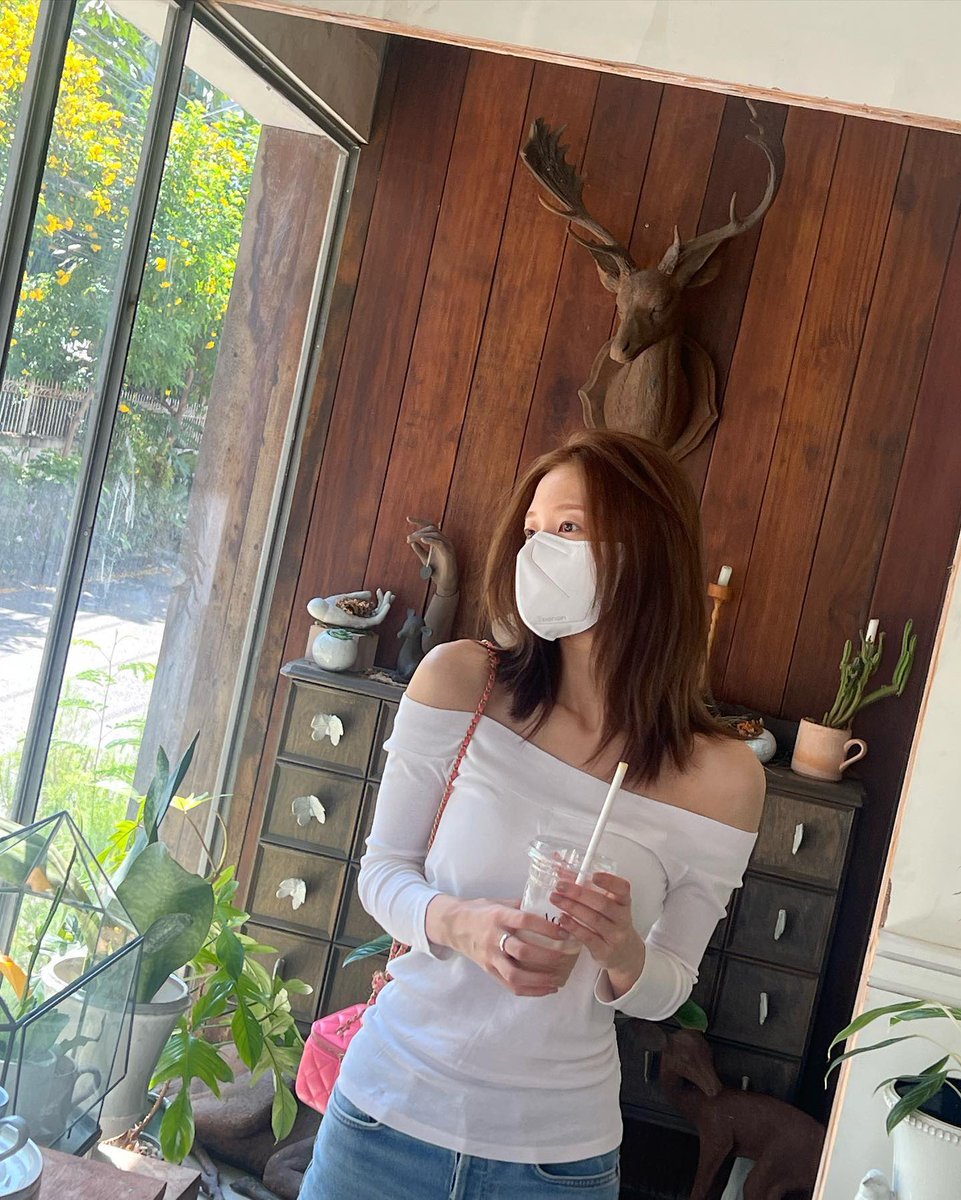 arin pics tweet media