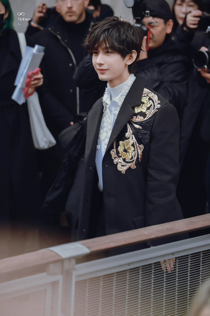 fjkkeva's tweet photo. Cheng Yi is a prince today. Love can last for a long time.

paris fashion week @Lanvin
CHENGYI FOR LANVIN
#ChengYixLanvinFW23 https://t.co/oVJ6R9nTzQ