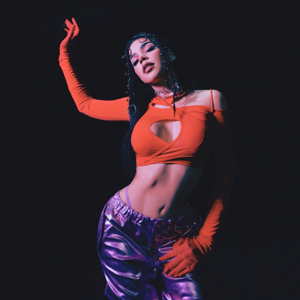 KeninisMx's tweet photo. Kenia OS logra su primera entrada al Top 200 Global de Spotify, con “Malas Decisiones” en la posición #159 con 1,217,105 streams. 🌎 https://t.co/FmWBQQAum4