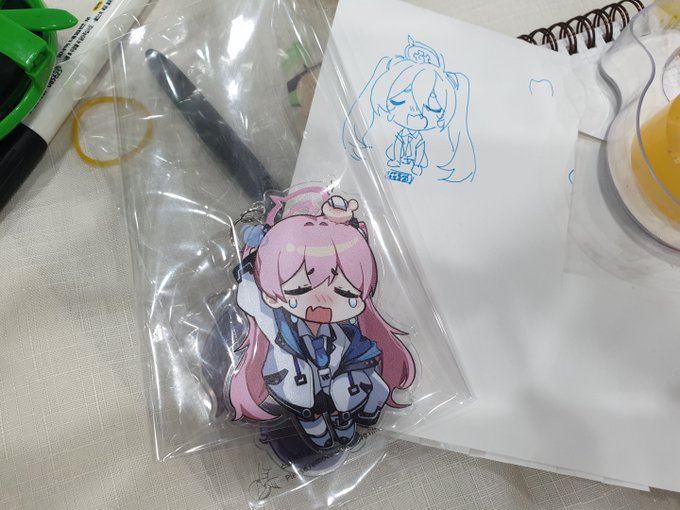 Goods : @ 2Hurang 
Drawing : @ raki_kr_ 