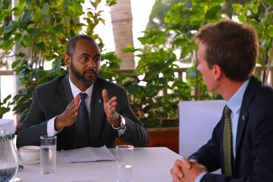 Mareegonline's tweet photo. Somalia’s Minister of Defense, Abdulkadir Nur, held a meeting with the Chargé d’Affaires of the British Embassy in #Somalia ,Ed Barnett.

The two sides discussed how the UK could support Somalia in the operations to eliminate #AlShabaab  , the main threat to the security. https://t.co/JYfM01cM5i