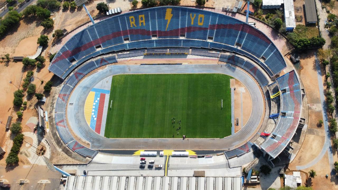 Mervin Maldonado on Twitter: "¡ZULIA! 🇻🇪 El estadio Pachencho Romero y el  gimnasio Belisario Aponte en RENACIMIENTO, gracias al Presidente  @NicolasMaduro, superando el bloqueo económico, con voluntad, con fórmulas  creativas, instalaciones deportivas