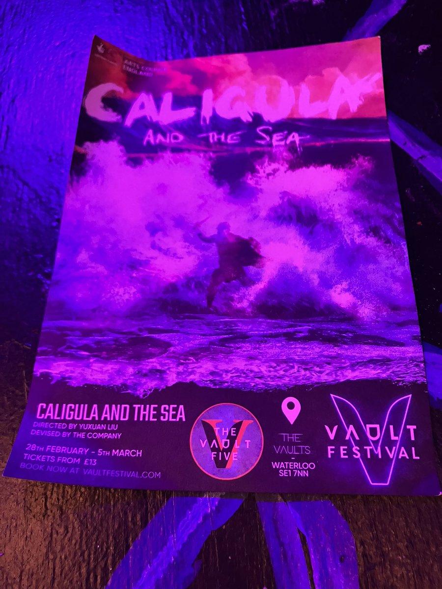 Just caught <a href="/Caligulaplay/">Caligula and the Sea</a> &amp; it’s such a treat - a tale from Ancient Rome told fantastically with a design to die for!

Do catch their last show this evening at @VAULTFestival if you’re around 🏛️🌊🗡️