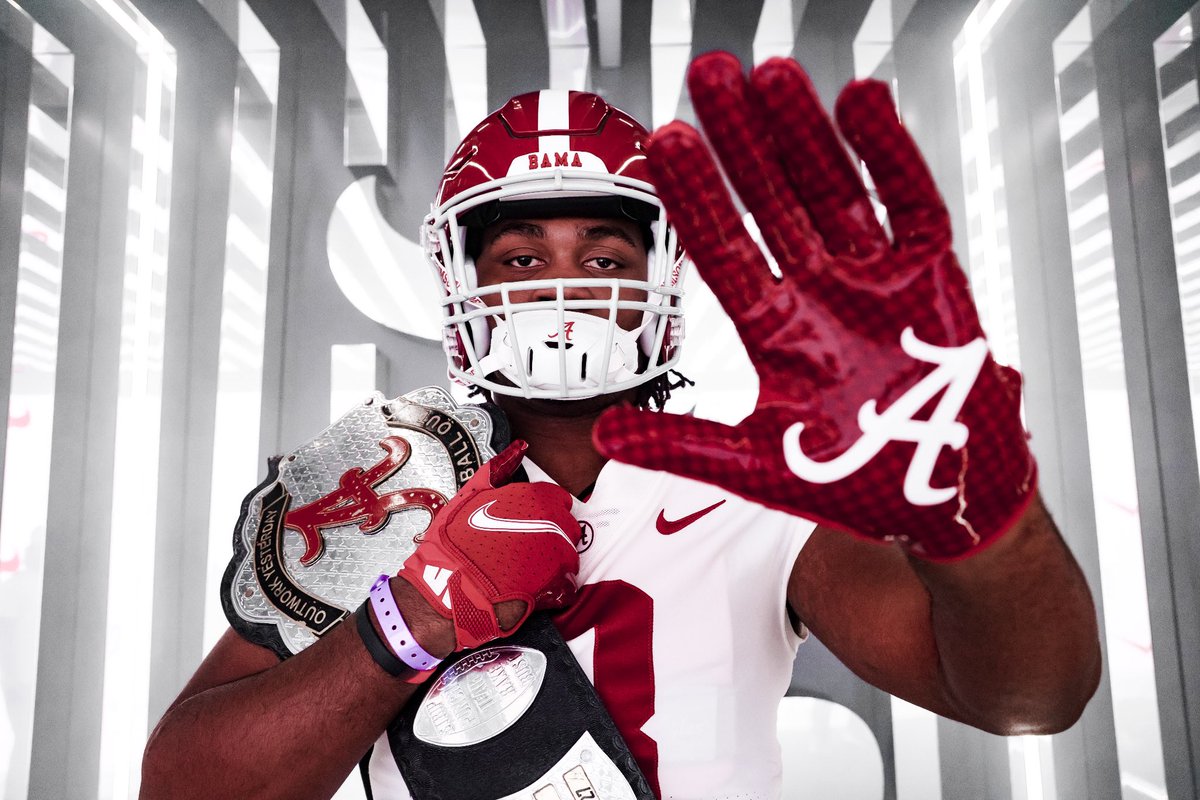 fatclark_19's tweet image. Had a great day at the university of Alabama🐘❤️ #RollTide @freddierch8 @Coach_JakeLong