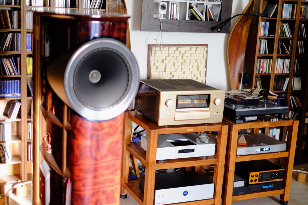 justmeee71's tweet photo. #rockna #wavelight is the new addition to the family, with #accuphase #E800 and glorious @FyneAudio F1-12s #fyneaudio #hifi #hiend #cectl51xr @Lumin_Music U2 mini https://t.co/pvA21Mw30Q