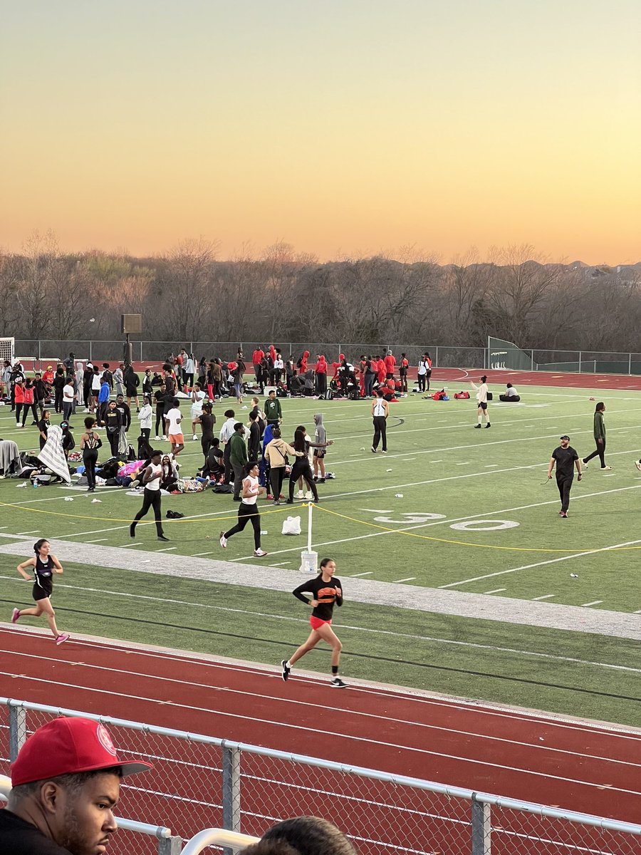 EMWestGreen's tweet photo. It was hot then it was cool yesterday. Ole Texas will give you seasonal options in one day. Supporting #ItsHIM #BackToTheLab #Options26Loading #theFreshJV
Didnβt place top 6 in the 800m came in π₯π₯in the 4x400m @_travgreen_04 @RecruitTheHill1 https://t.co/uHF59hCQFc