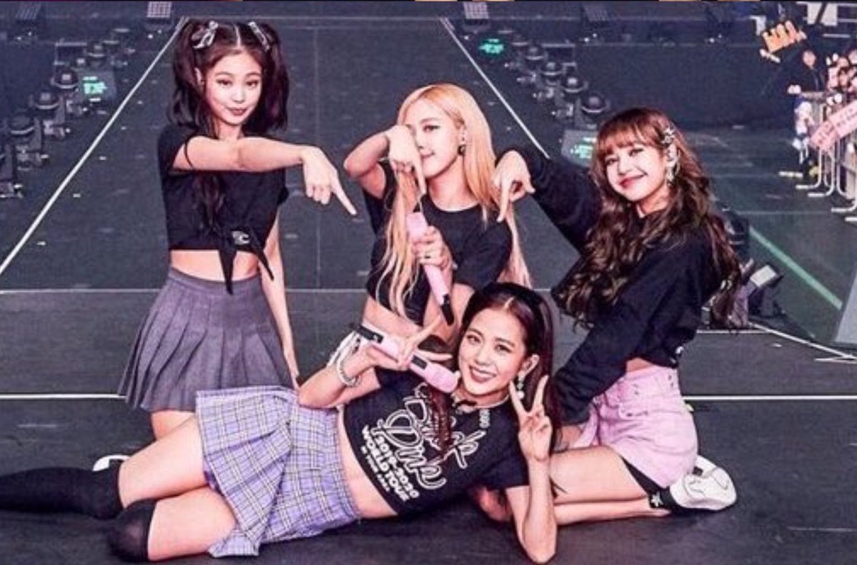 jisoophoric's tweet photo. whose solo era are we in? https://t.co/gQitLwfHZT