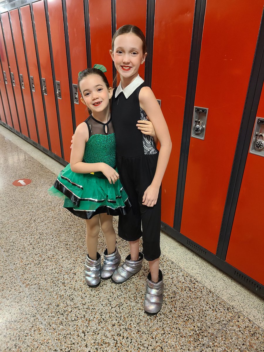 JenNearyYYT's tweet photo. Backstage with Olivia and Sophia as they gear up for their competition dance season dress rehearsal! ๐๐ฏโโ๏ธ
Countless hours of practice are about to pay off, and I can't wait to see them own the stage! โจ๐ #competitionseason #dancers #backstageprep #hardworkpaysoff https://t.co/MaSgpqQCH4