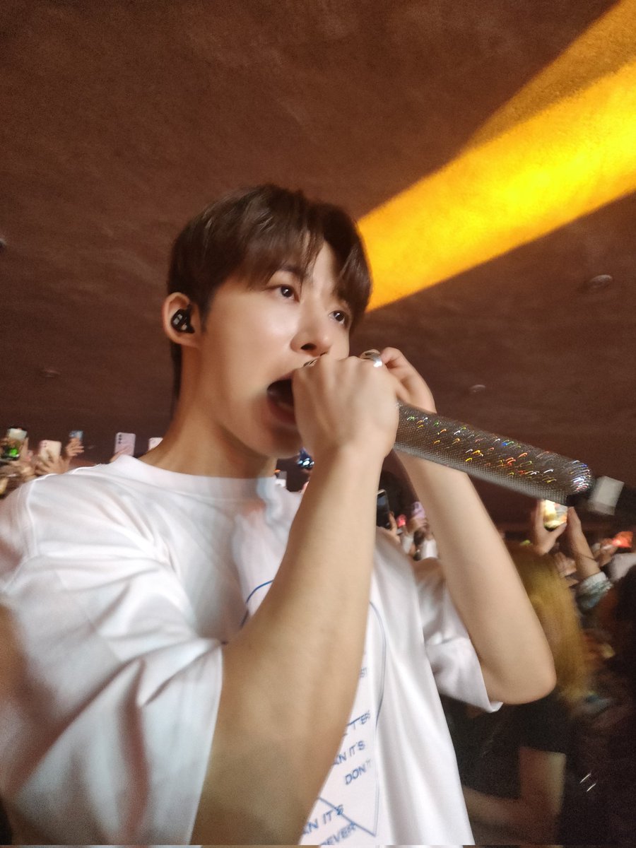 boomchickyboo's tweet photo. Mister Kim Hanbin @shxx131bi131 thank you for the cosmic core memory you gave manila filo ID 🇵🇭. Please accept my 🫶

#BI #한빈 #hiddenstage #BIinManila https://t.co/5b6eawikYH