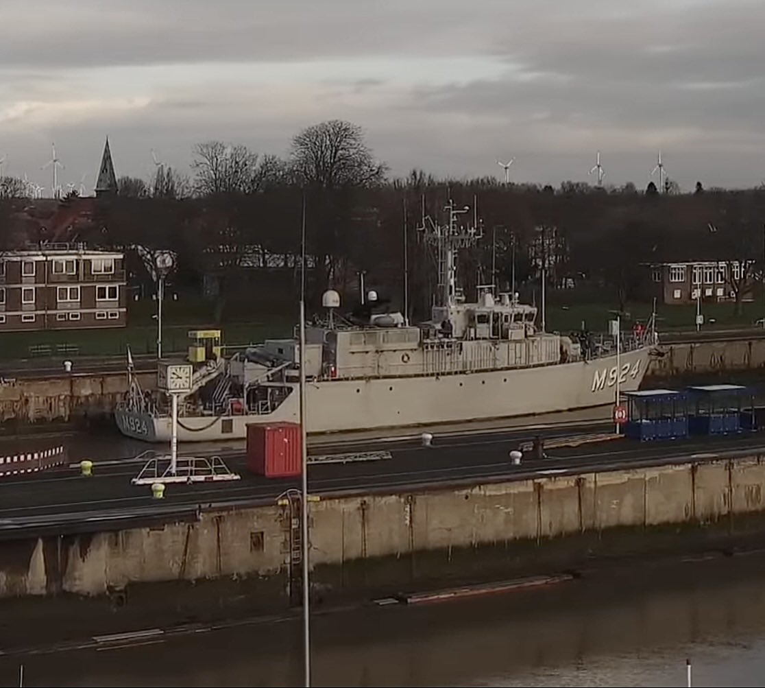 WarshipCam's tweet photo. Belgian Navy Tripartite-class minehunters BNS Primula (M924) and BNS Narcis (M923) in the Brunsbuttel Locks on the Kiel Canal- March 5, 2023 #bnsnarcis #m923 #bnsprimula #m924
SRC: webcam https://t.co/Z1kONPQcVF
