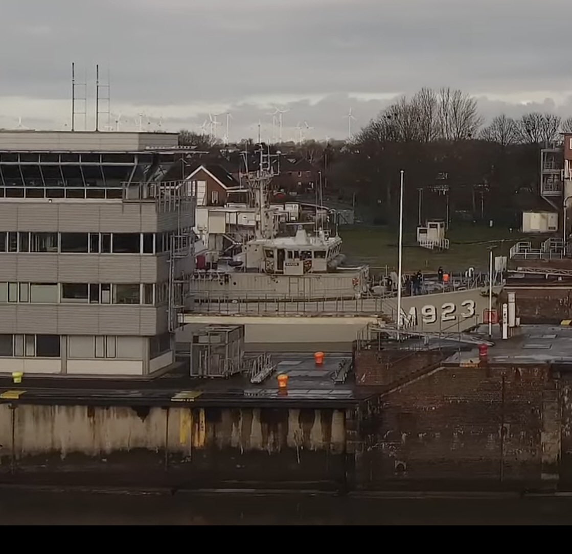 WarshipCam's tweet photo. Belgian Navy Tripartite-class minehunters BNS Primula (M924) and BNS Narcis (M923) in the Brunsbuttel Locks on the Kiel Canal- March 5, 2023 #bnsnarcis #m923 #bnsprimula #m924
SRC: webcam https://t.co/Z1kONPQcVF