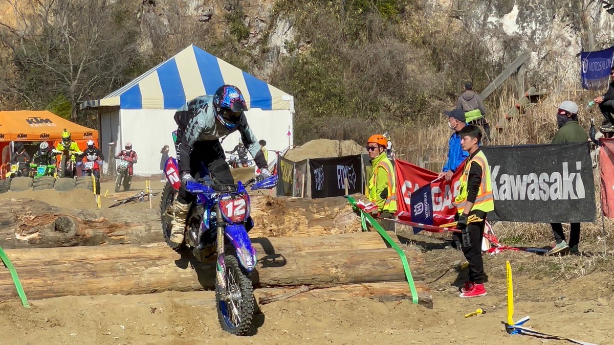 yz125gingaman1's tweet photo. JNCC開幕戦大阪大会お疲れさまでした！
COMP総合10位、AA2クラス4位にて完走致しました！
最後の最後でミスがありましたが、最高の走りができました😆
各スポンサー様、YAMAHAスタッフの皆様本当に有り難う御座いました！
今回は彼女の家族と友人も応援に来てくれました！
有り難う御座いました！ https://t.co/4qUaiam8Jr